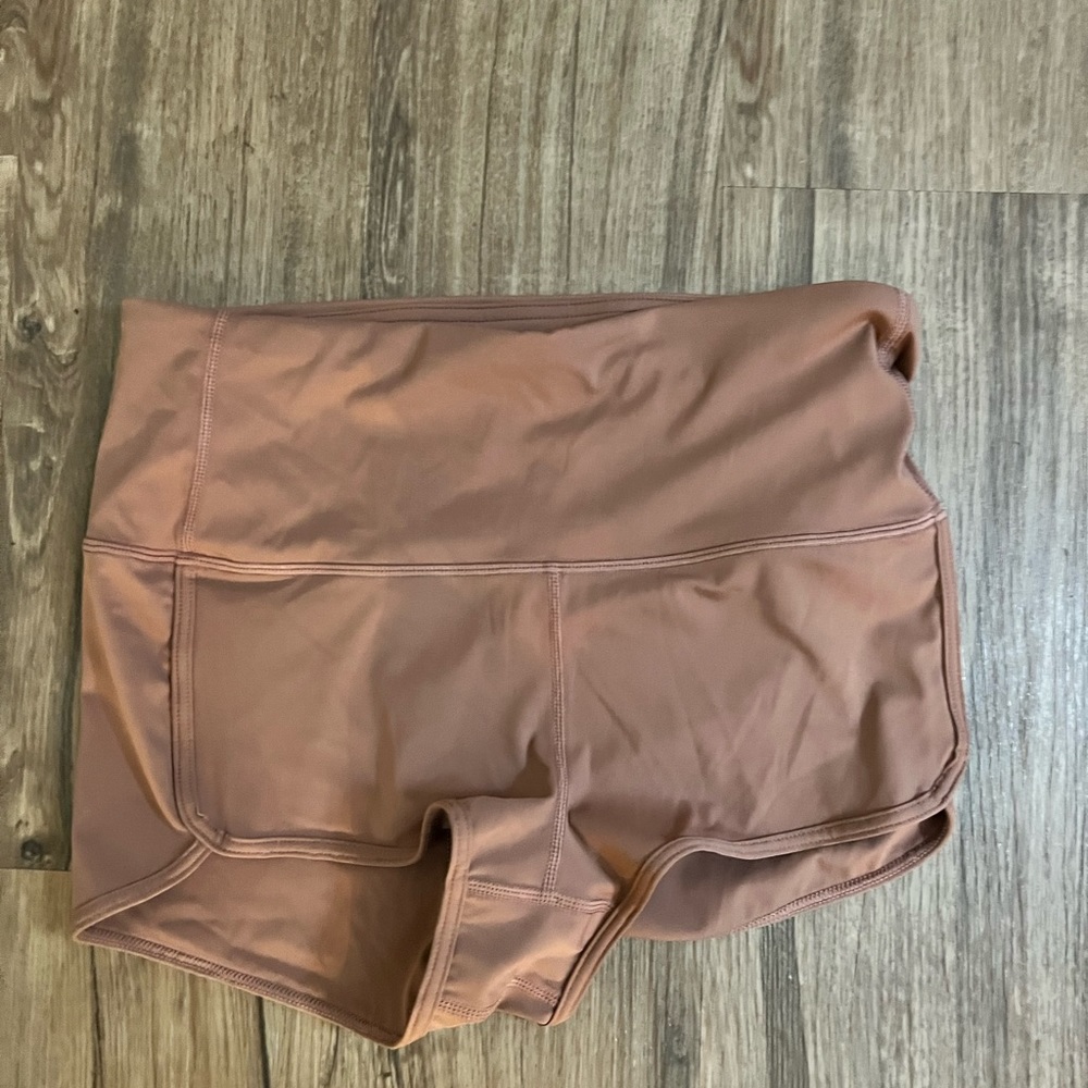 Womens size small vuori performance shorts athletic
